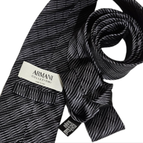 ARMANI COLLEZIONI XL Gray Geometric Silk LUXURY Tie ITALY - Picture 2 of 3